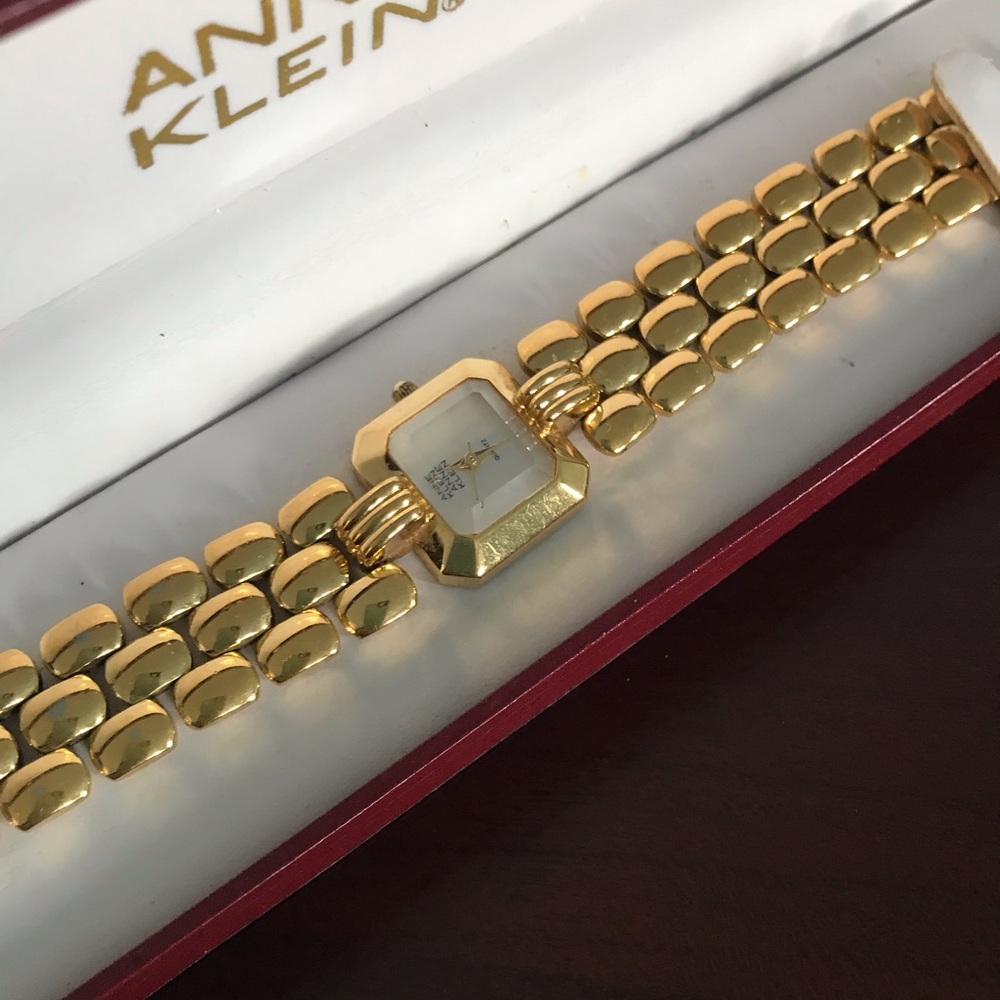 Vintage Anne Klein Gold-Tone Panther Link 7” Bracelet Watch 90s Classy Cocktail